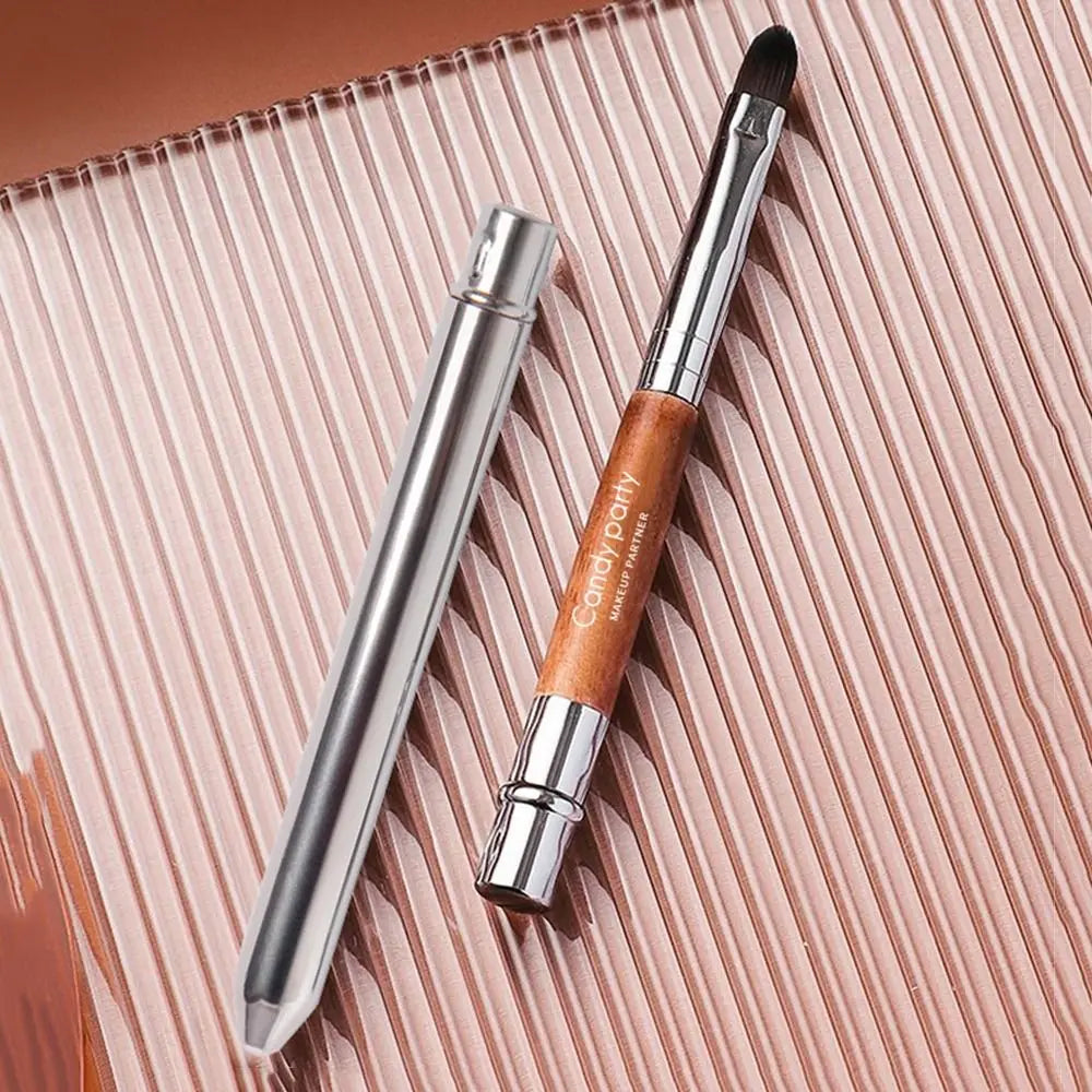 Beauty Make Up Tool Lip Gloss Brush Makeup Brush with Protect Cap Lady Lipstick Brush Cosmetic Brush Concealer Brush Lip Brush