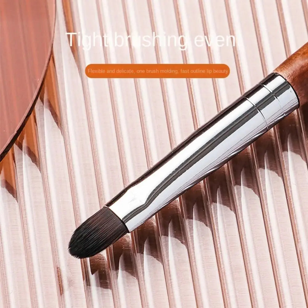 Beauty Make Up Tool Lip Gloss Brush Makeup Brush with Protect Cap Lady Lipstick Brush Cosmetic Brush Concealer Brush Lip Brush