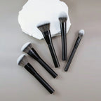 5-Piece Facial Makeup Brush Set: Foundation Brush, Powder Brush, Blush Brush, Concealer Brush, Contour Brush, Blending Brush. High-End Makeup Brushes with Oil-Sprayed Handles for a Comfortable Feel. Professional-Grade Makeup